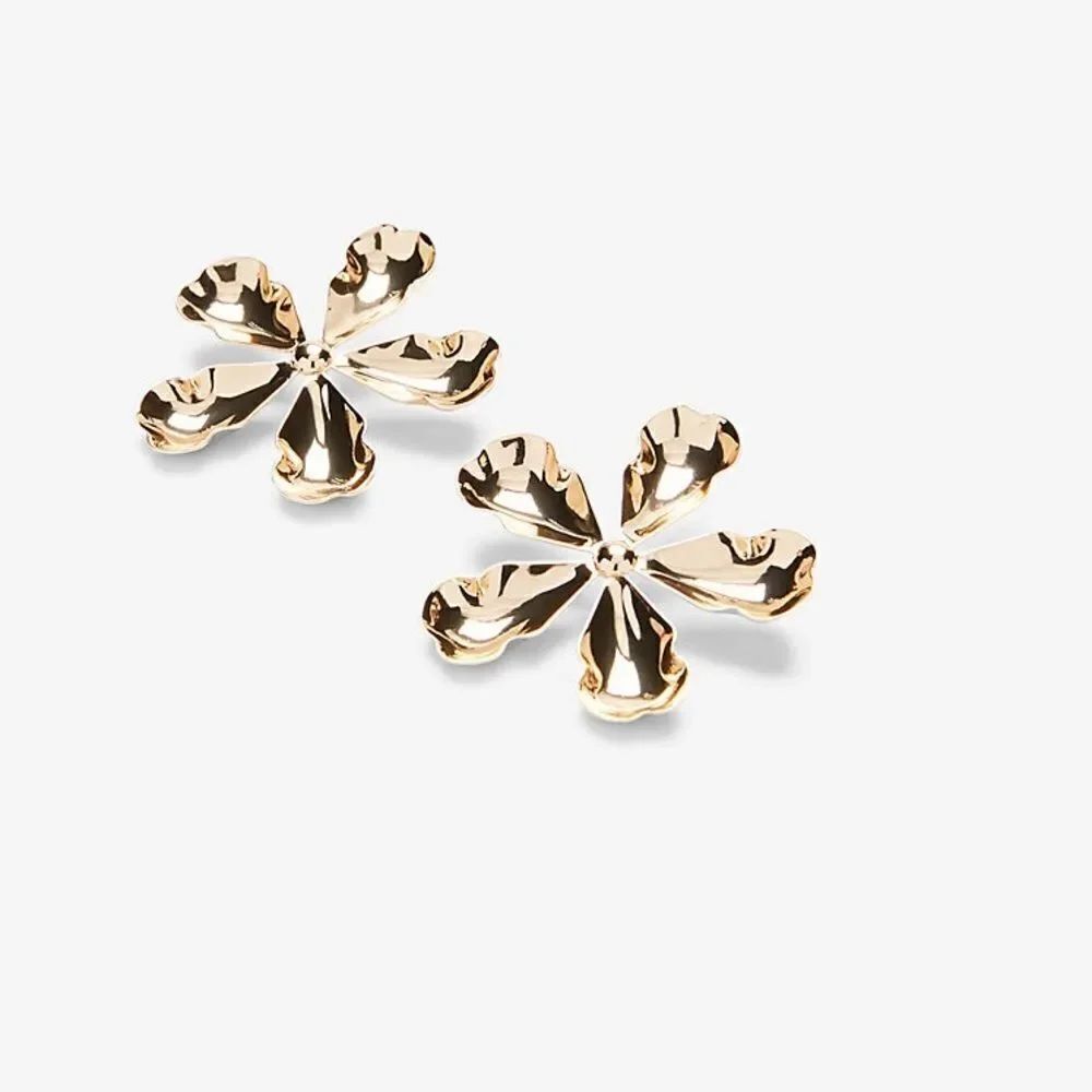 ✨HP✨Large Metal Flower Earrings✨